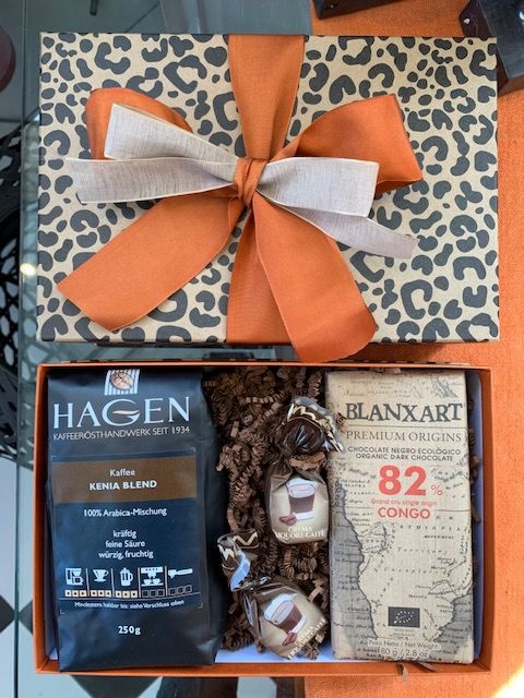 Geschenkset im Safari-Design mit Schleife